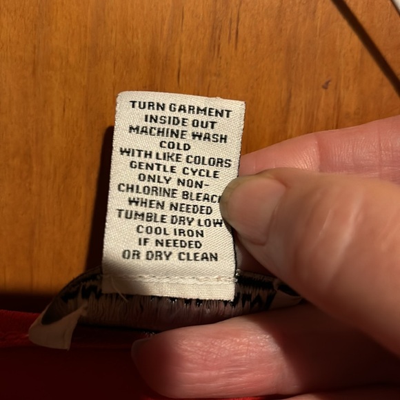 Carmen Marc Valvo Holiday Red Short Sleeve Blouse Christmas SzL - Picture 5 of 7